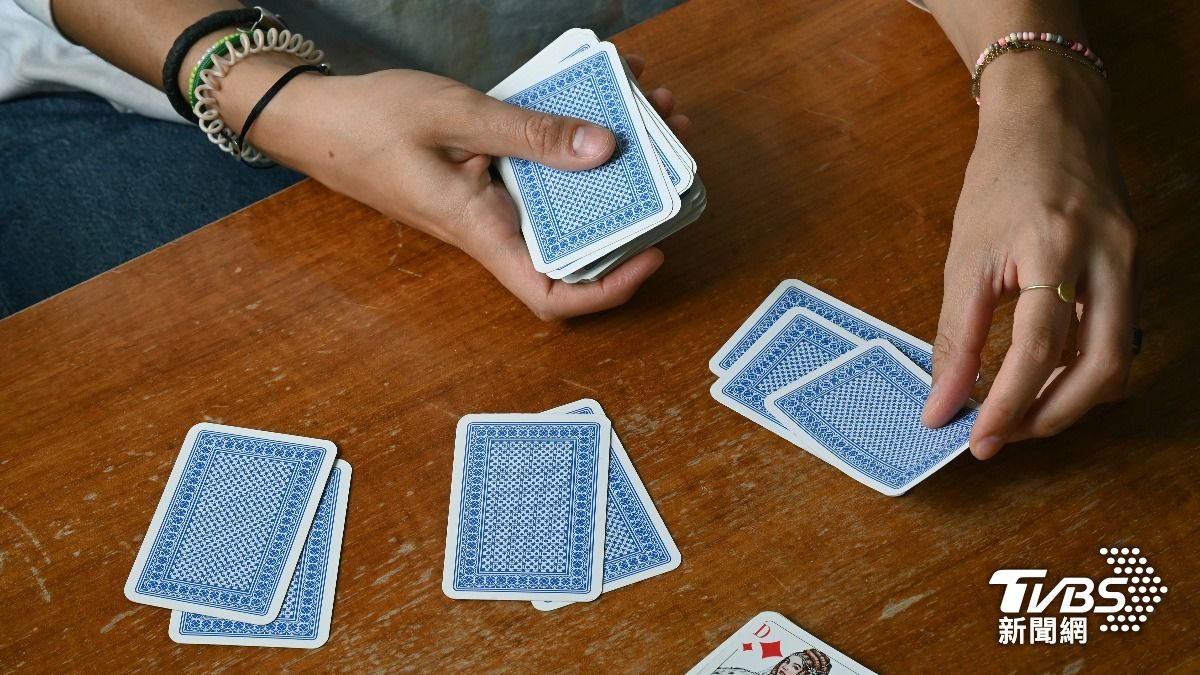 測應酬能力?班還沒上先被騙7萬 男面試被考「鬥地主」輸慘