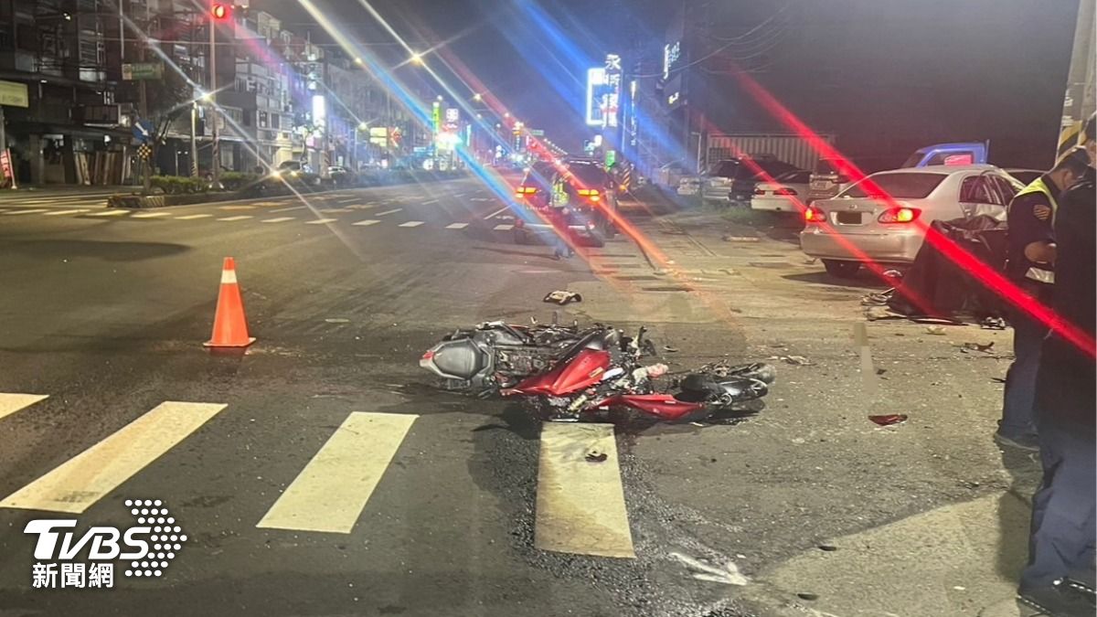 高雄機車遭左轉車撞噴全解體 騎士「頭部變形」當場身亡