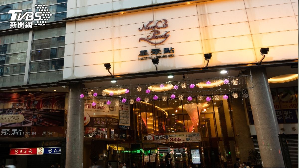 台灣人颱風天衝KTV引國際關注 英媒震驚:街上狂風也要唱