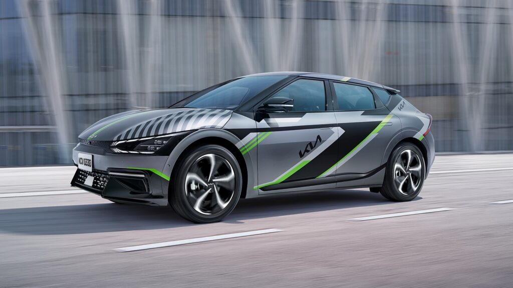 內裝則增添GT迎賓燈及V2L車外電源分享功能。（圖／Kia提供）