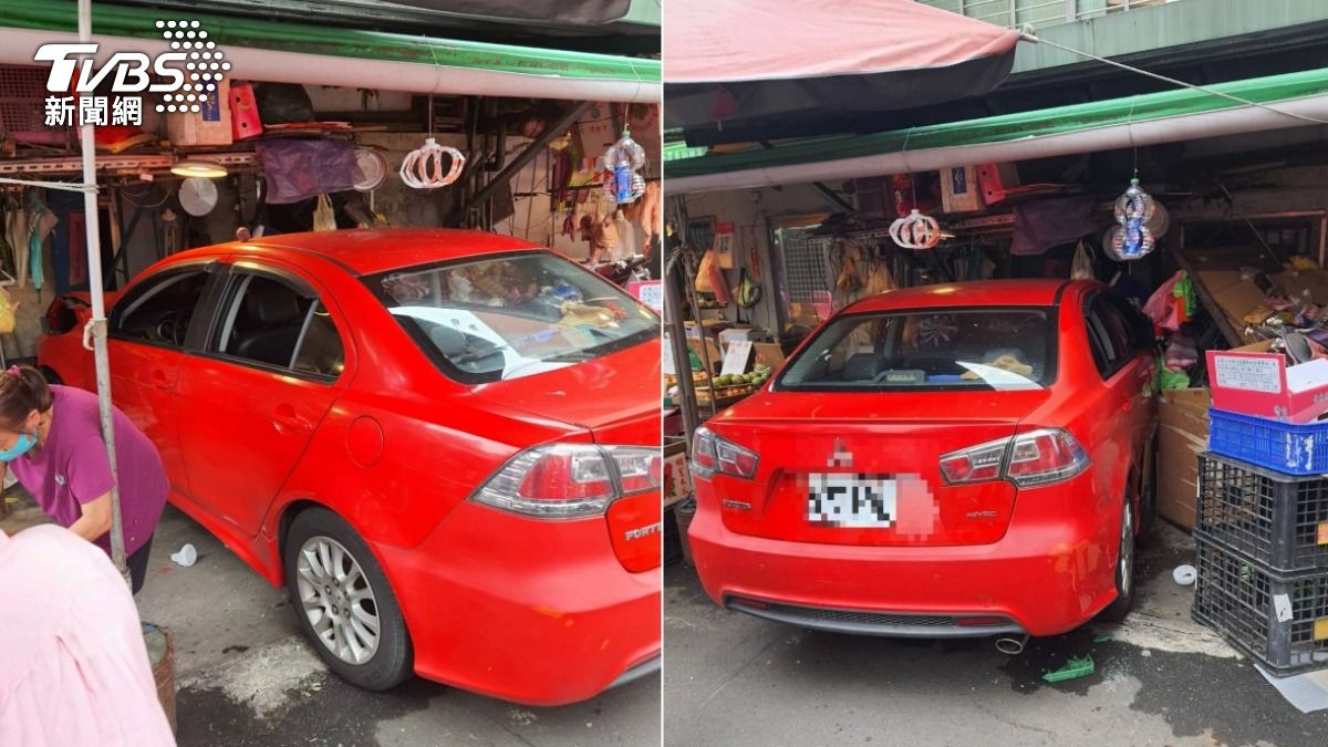 阿伯出事了!新北翁開車買菜排隊等車位 下秒暴衝撞進水果攤