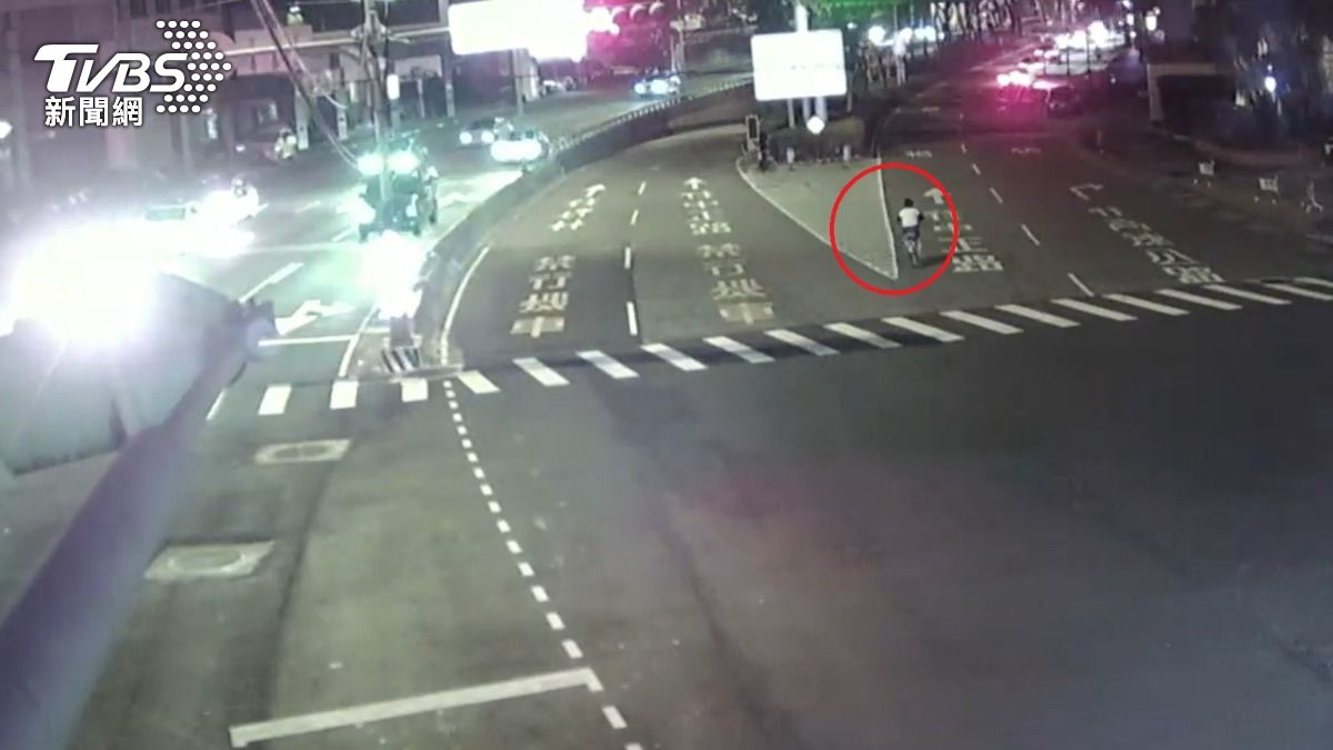 太惡劣!新北單車婦遭追撞滿身傷 肇事小貨車開上國道跑了