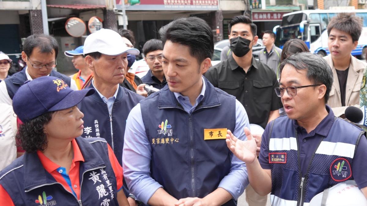 馬英九自行車隊路過喊「市長好」 蔣萬安勘災沒聽到