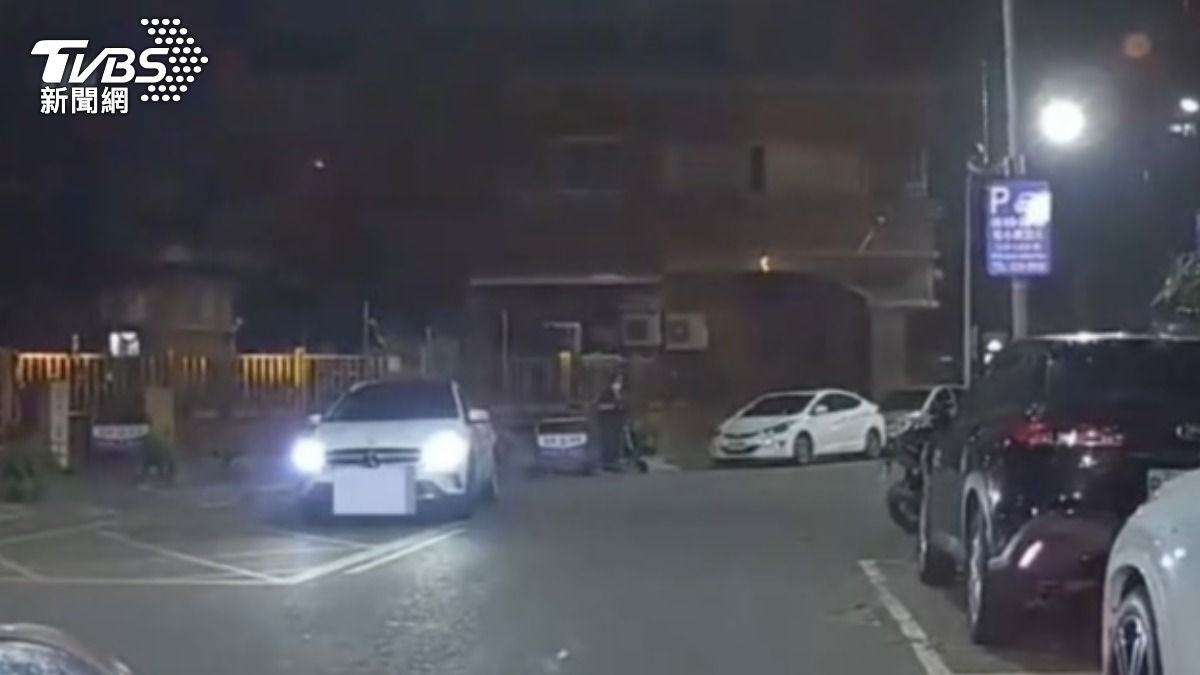 只差1步!醉女叫代駕到家門換手 遭警抓包「追到地下室」
