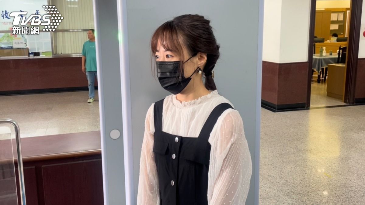 前公關主任王郁文出庭。(圖/潘千詩攝)