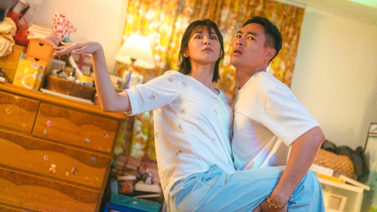 楊祐寧(右)求歡曾沛慈被打擾,尬跳「創意國標舞」。(圖/鹿路電影提供)
