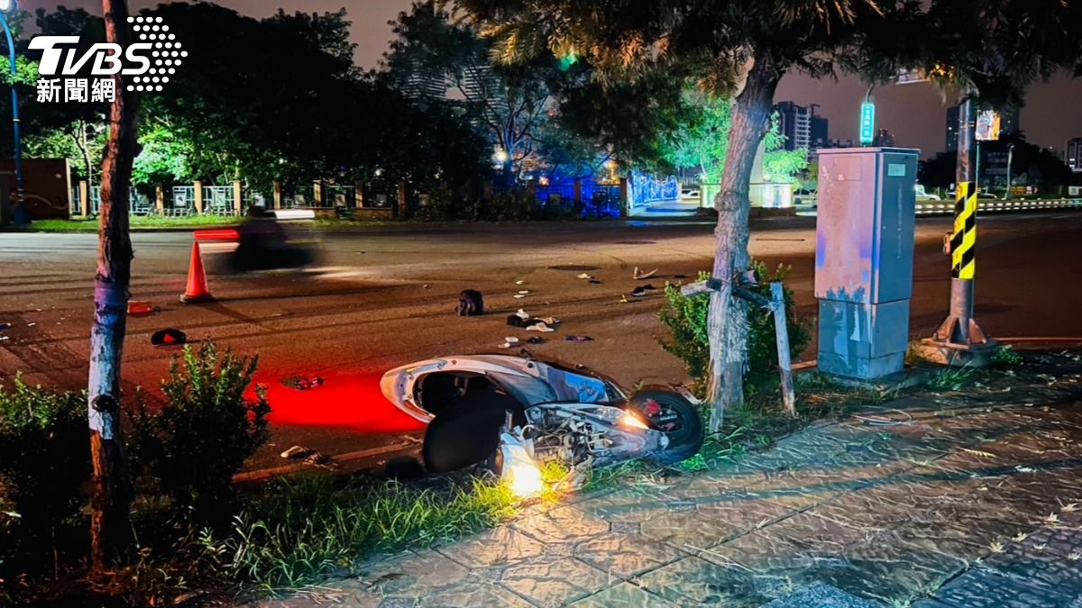 台中重劃區驚悚事故!環保局公務車閃燈口碰撞機車 女噴飛命危