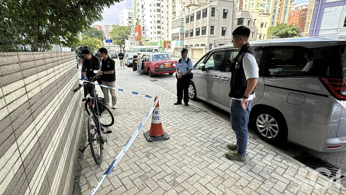 開庭一半「拔刀衝向法官」！港男被逮搜出3把刀　3警送院