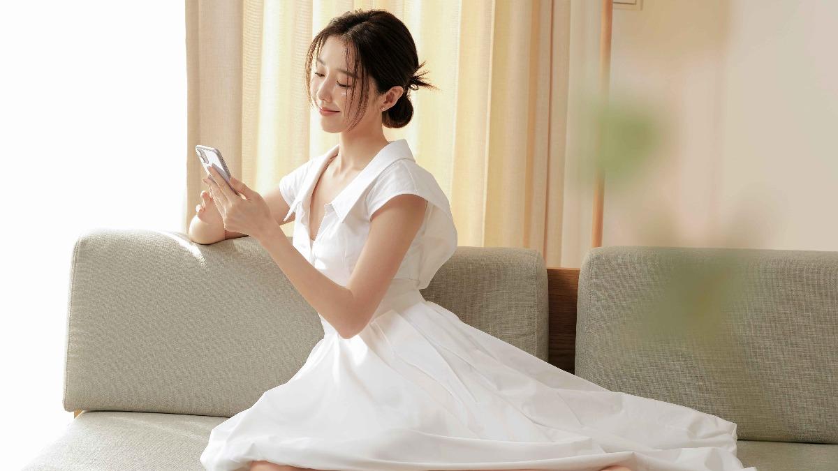 吳慷仁「離開台灣」不回家!女友邵雨薇宅在家 曝做這事自我療癒