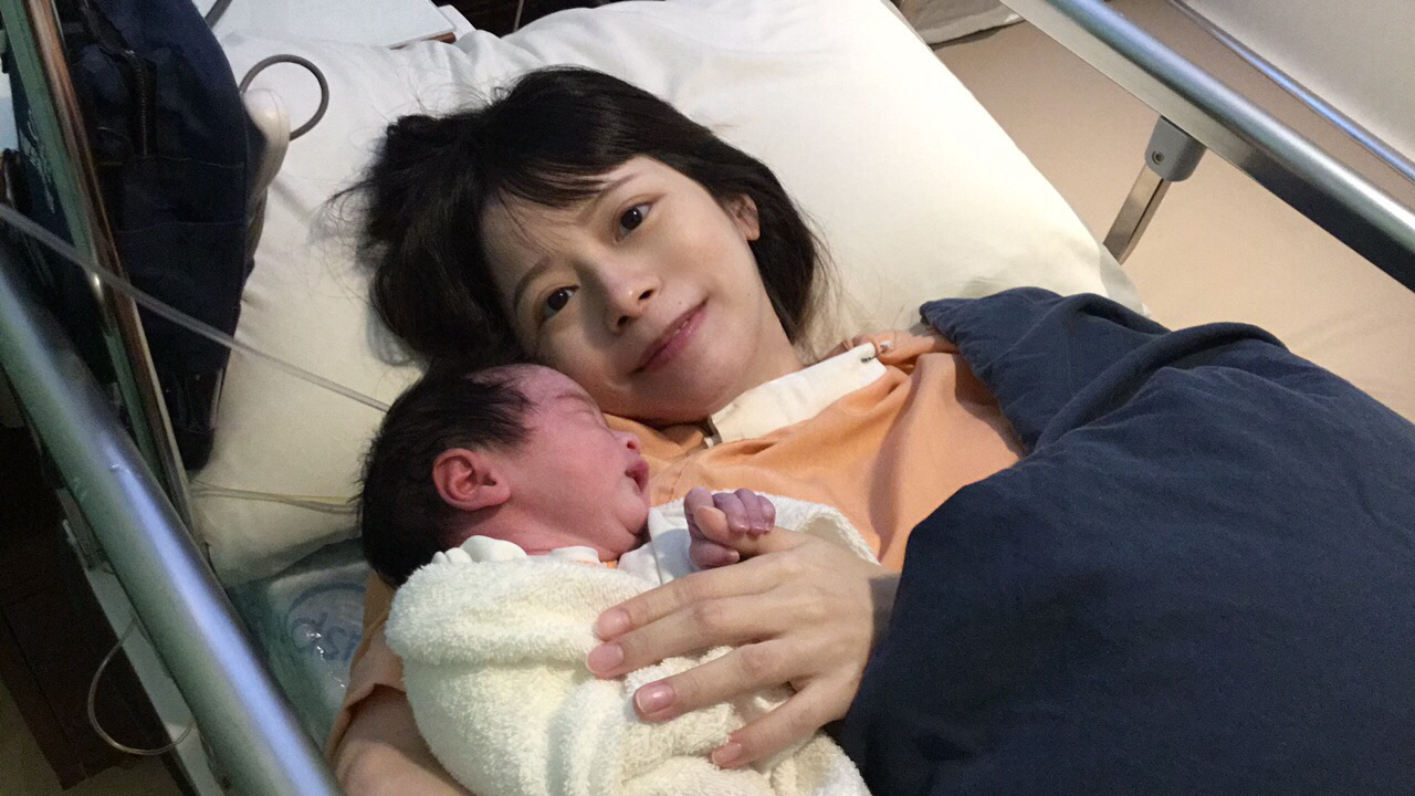 陳韋君升格新手媽媽，女兒暖心舉動逼哭她。（圖／陳韋君提供）