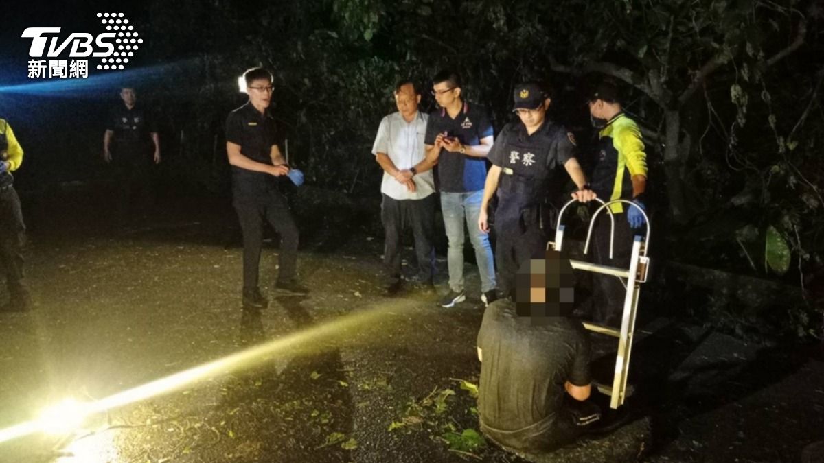 陳男在就醫時落跑,最後竟然跳進老式的化糞池中。(圖/TVBS)