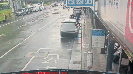 公車撞擊影像。(圖/TVBS)