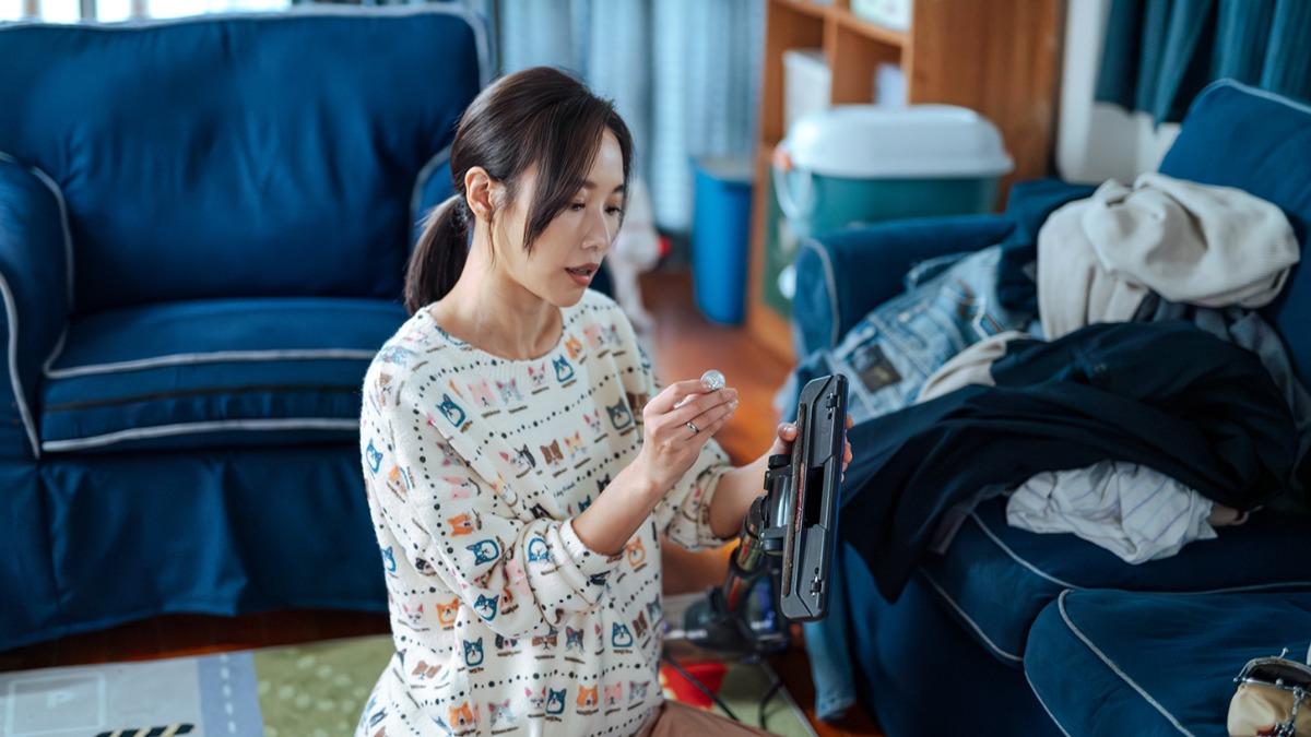 方宥心挺孕肚演出太逼真,連休息上廁所都被民眾提醒要小心走。(圖/公視提供)