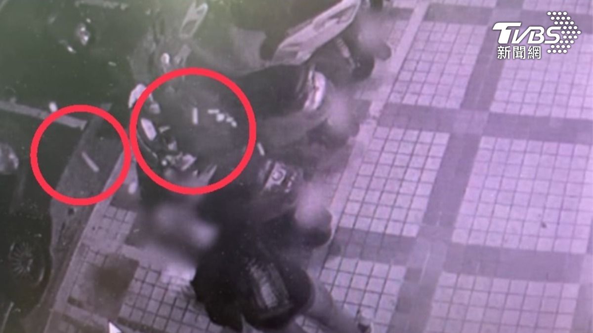 蔡男亂彈菸蒂引起火燒車。(圖/TVBS)