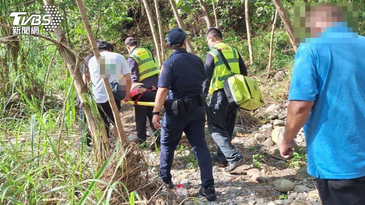 久病婦「離奇躺河床」意識不清 警消和死神搶命結局翻轉