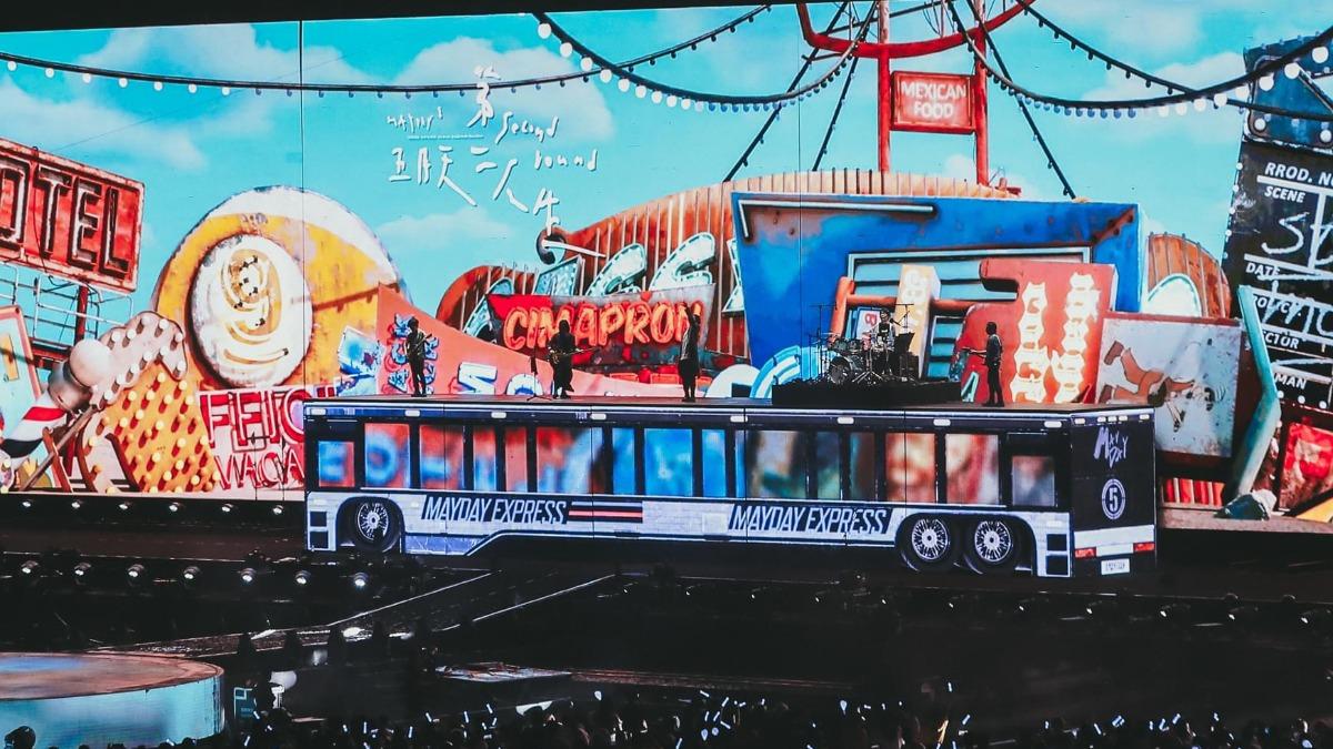 五月天演唱會燈光、舞台美術相當驚人。(圖/翻攝自相信音樂臉書)