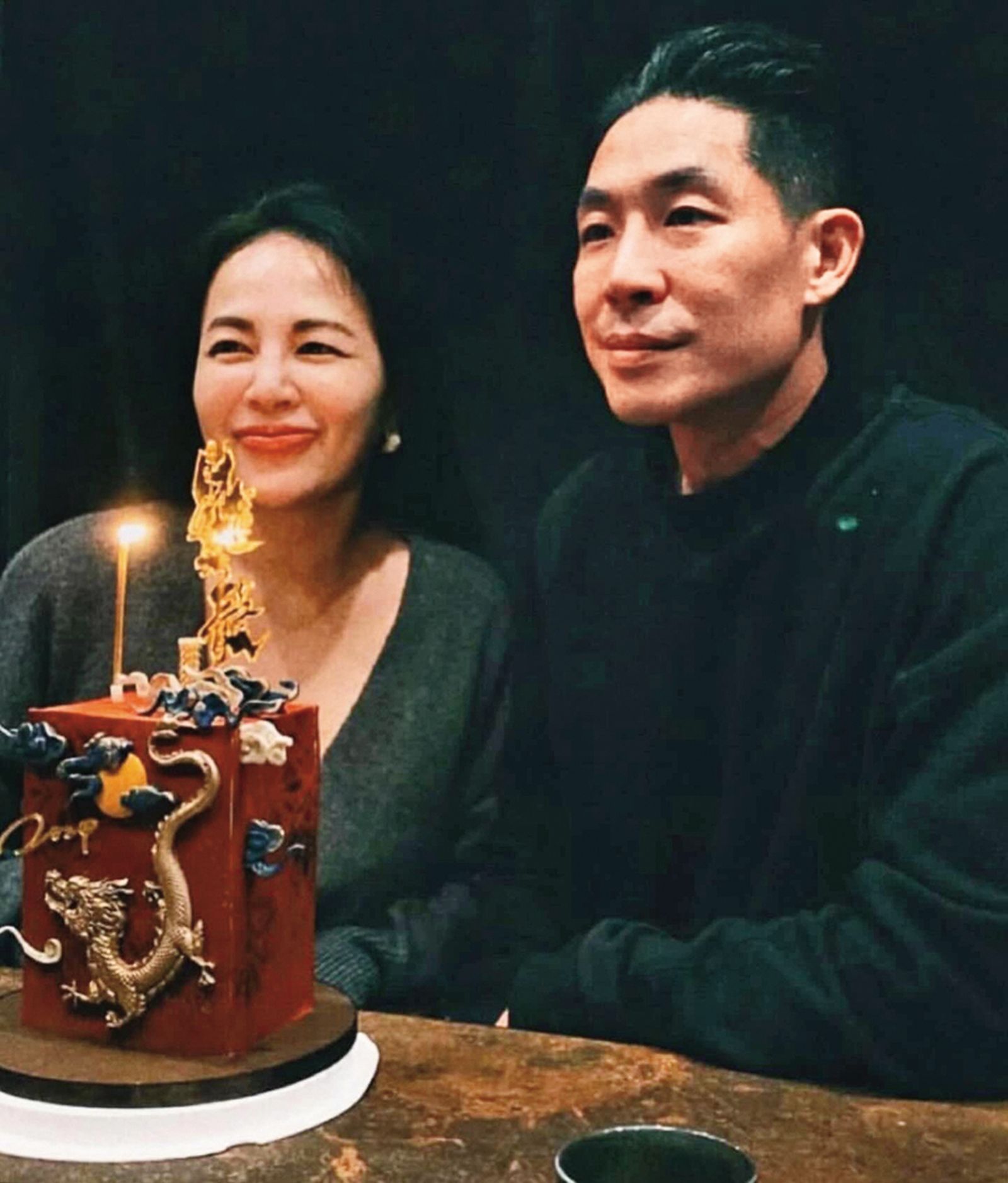 今年2月時,陳羽柔(左)公開自己幫老公藍鈞天(右)慶生的照片,沒想到「男主內、女主外」的恩愛到了年底將逝。(圖/翻攝自陳羽柔IG)