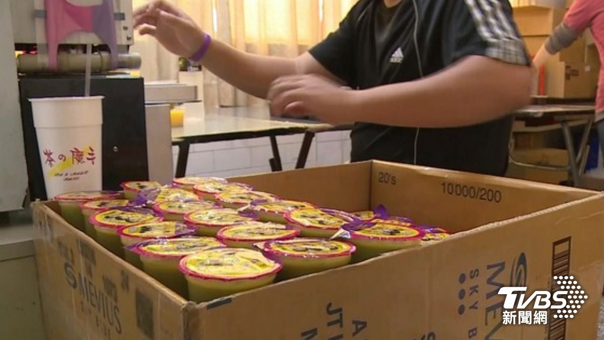 家境不好「布丁三姊弟」為了生計,一同與阿嬤販售布丁。(圖/TVBS資料照)
