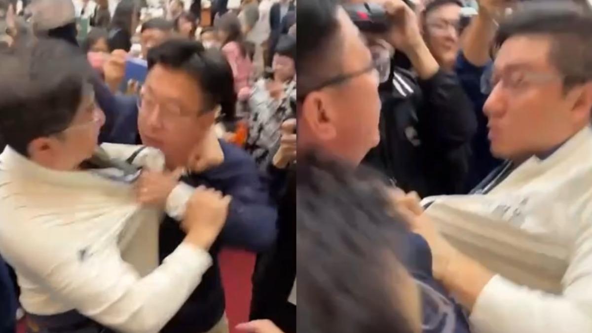 民進黨立委郭國文拉扯國民黨立委張智倫衣領。(圖/TVBS)