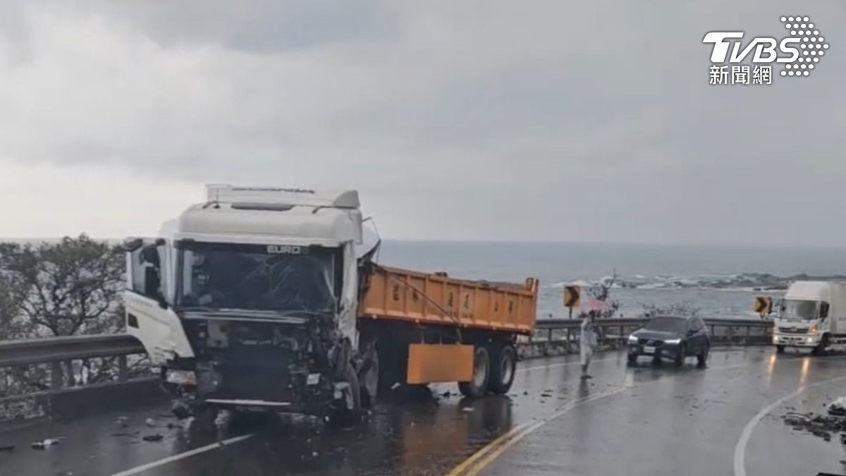 有片／疑轉彎車速過快！宜蘭聯結車「車尾猛甩對向車」　1傷送醫