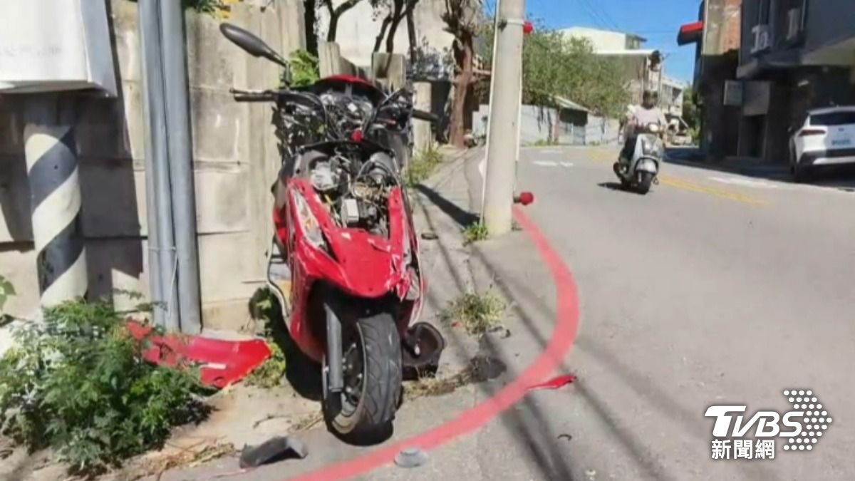 快訊/東北季風猛吹 苗栗騎士失控撞電杆「頭破血流」倒地亡