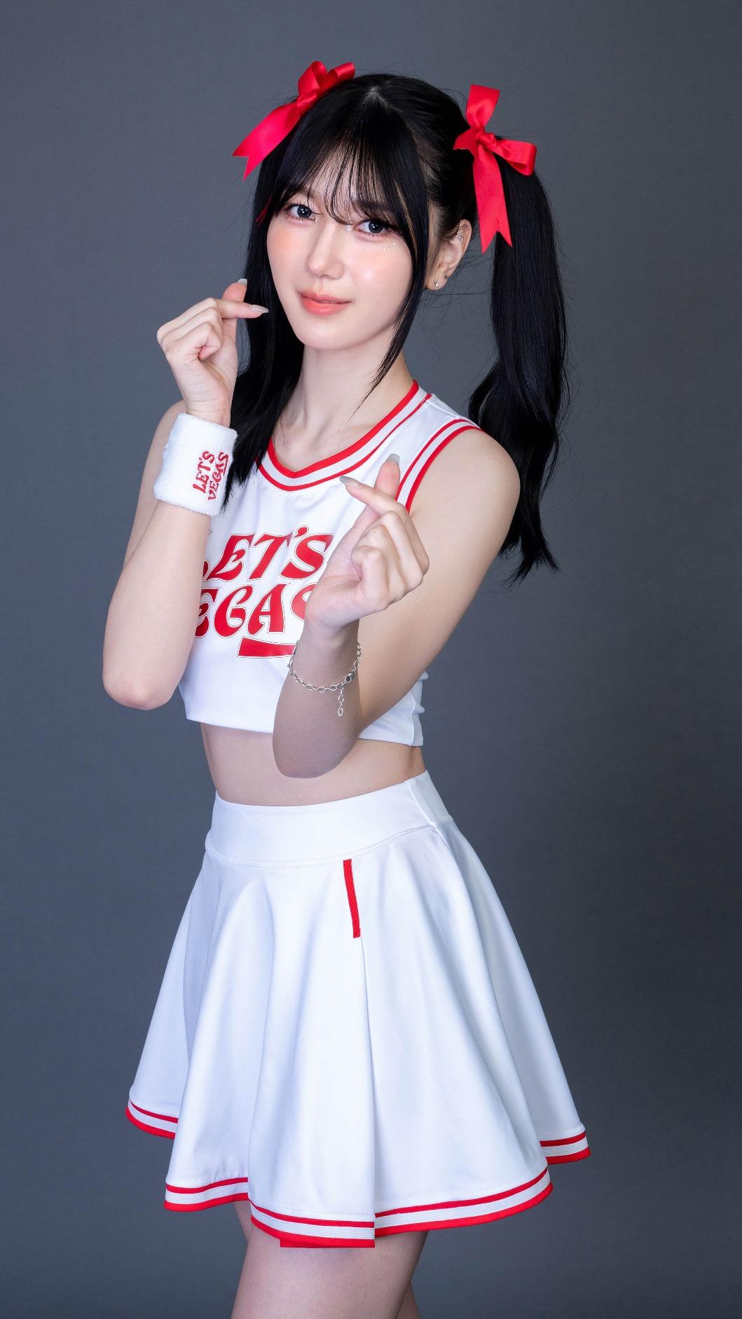南至苑在台灣接到的第一個廣告就是手遊廣告，直呼不可思議。（圖／拉斯維加斯娛樂城提供）