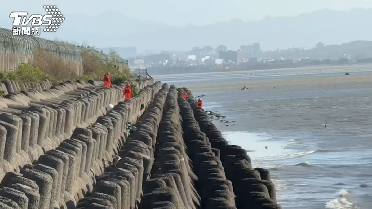 新竹翁出海口挖蛤蜊慘捲入海中 遇漲潮搜救難仍下落不明