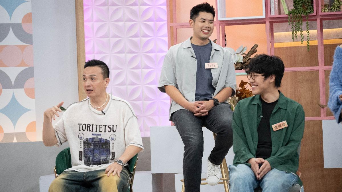 小鐘（前左起）和盧廣仲分享戶外運動的經驗。（圖／東森提供）