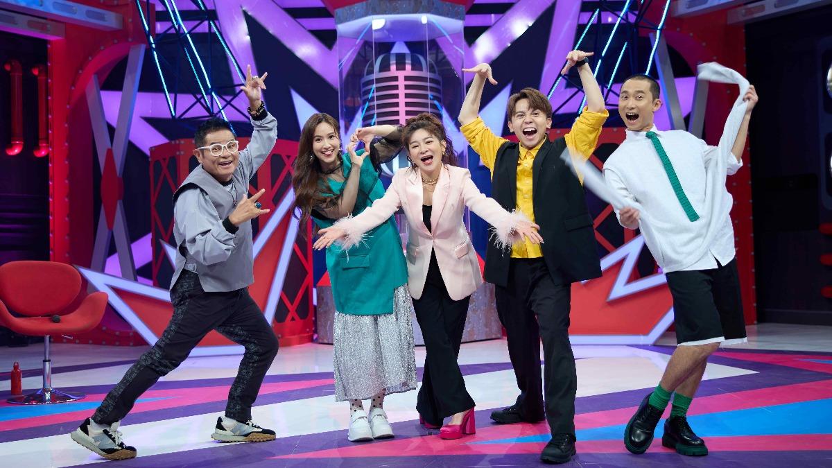 許效舜(左起)、吳姍儒、王彩樺、黃豪平和浩子日前進棚錄影。 (圖/公視台語台提供)