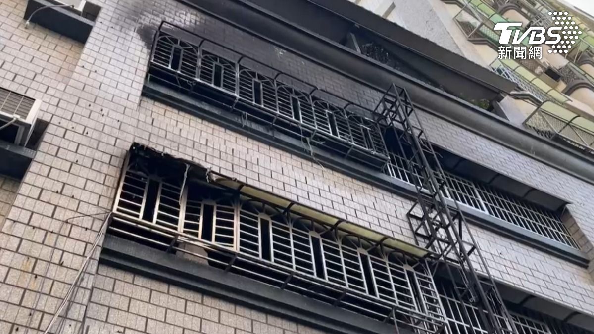 民宅的窗戶被鐵窗阻擋。(圖/TVBS)