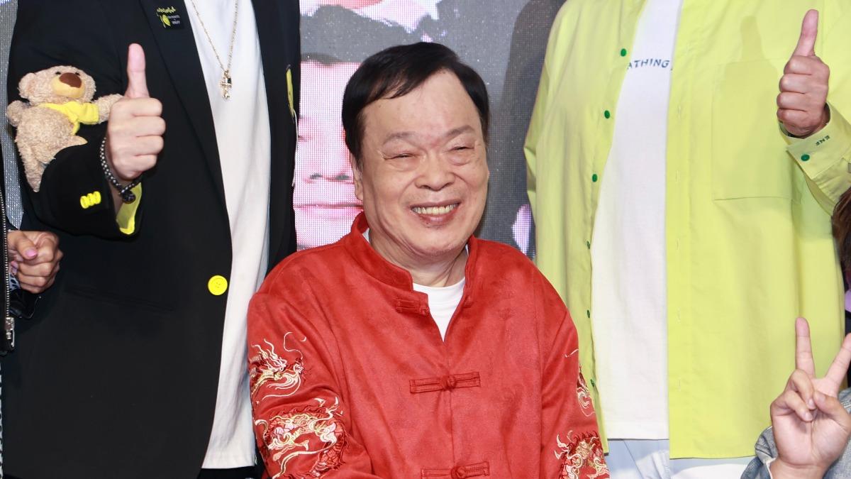 阿吉仔面對風波快速離開。(圖/黃城碩攝)