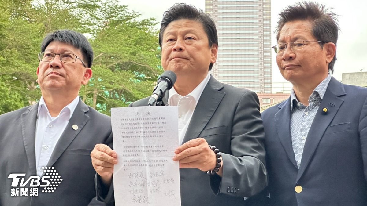 赴政院喝咖啡終達共識!卓榮泰簽字 傅崐萁:支持總預算明付委