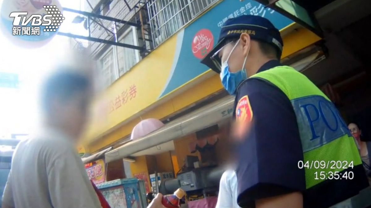 葉男向警方說明，不解對方為何講話比他還大聲。（圖／TVBS）