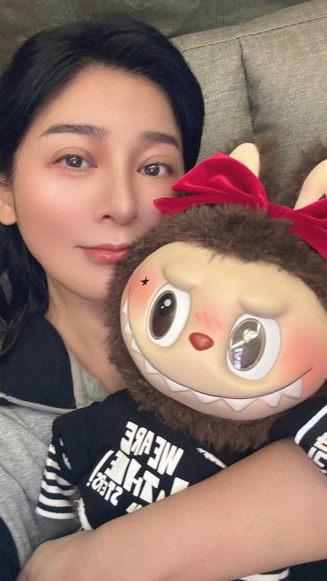 王彩樺收集很多LABUBU公仔。（圖／翻攝自王彩樺臉書）