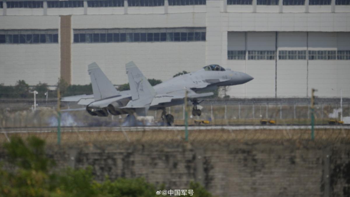 共軍升級戰機殲-15T亮相 外界推測將成「福建號」核心武器裝備