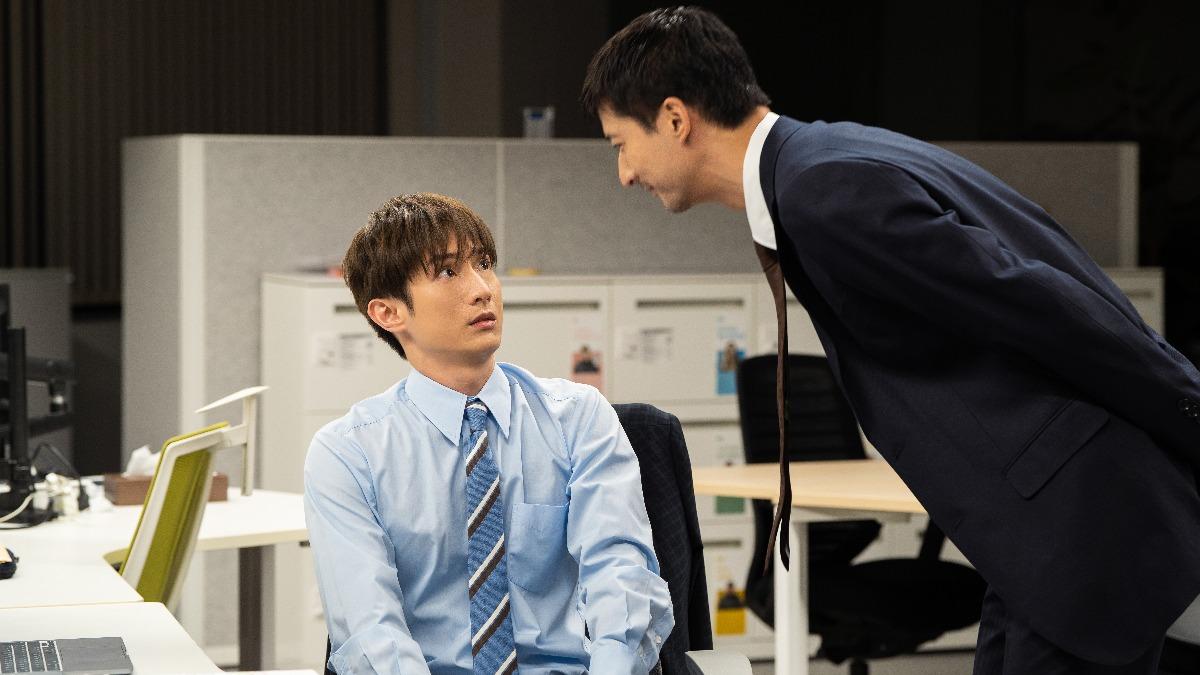 阿本化身小粉絲!見日本BL劇《大叔的愛》拍攝地 激動到狂摸桌椅