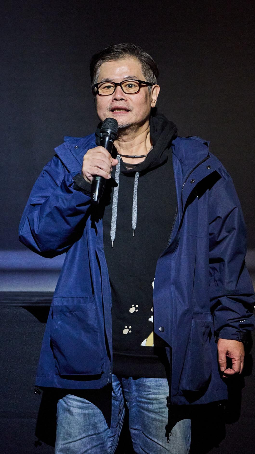 陳世杰幫同學王耿豪圓唱歌的夢。(圖/春河劇團提供)