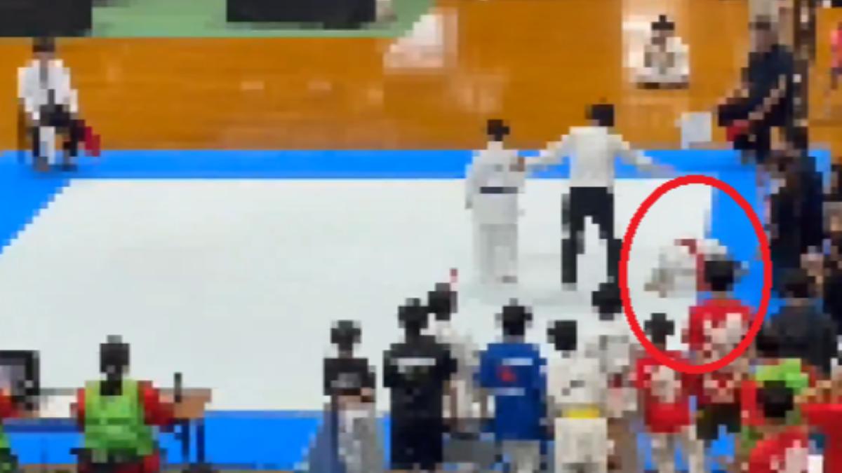 右方的小選手痛到站不起來。（圖／翻攝自X @MIYAMOTO73046）