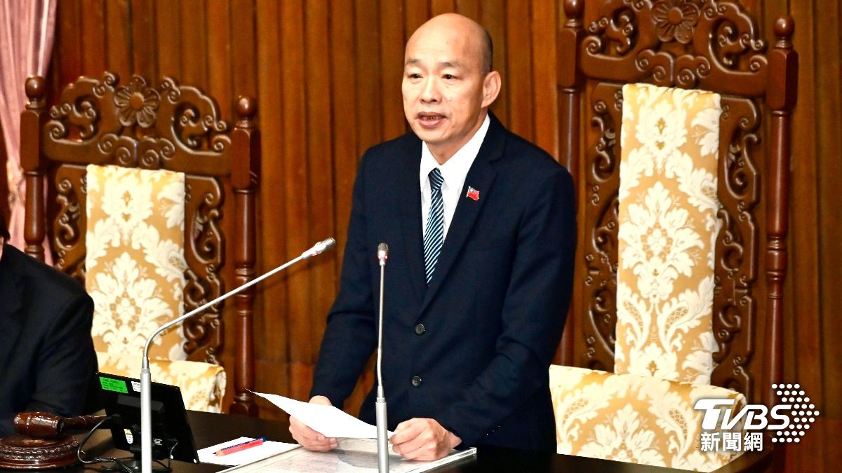 立法院長韓國瑜宣布院會休息後，也上前關心陳永康傷勢。（圖／胡瑞麒攝）