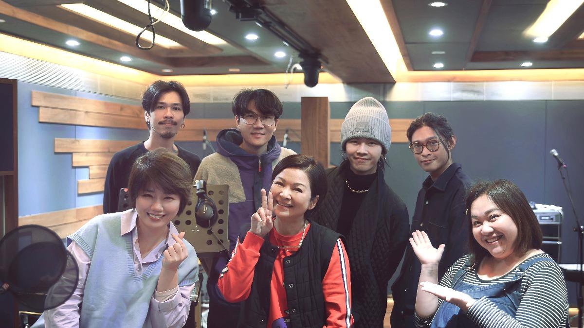 楊貴媚才封金鐘影后!攜手鍾欣凌闖歌壇 竟變金曲樂團師妹