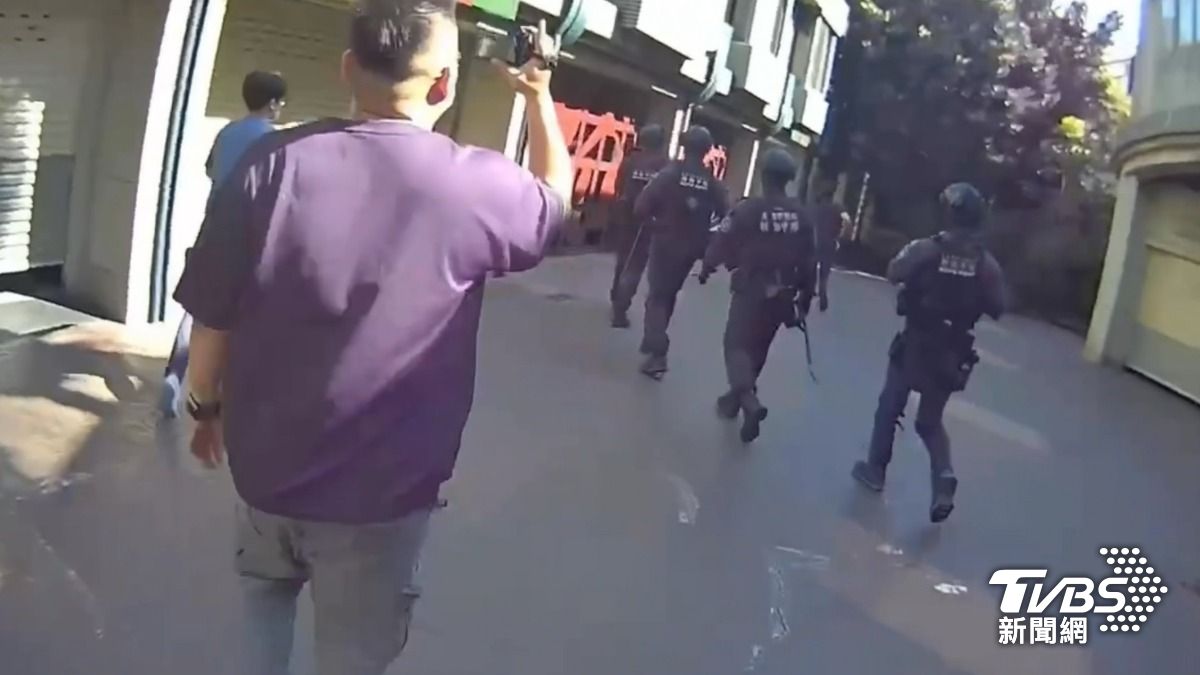 高雄警方近日偵破一起「富二代詐騙集團」案件。(圖/TVBS)