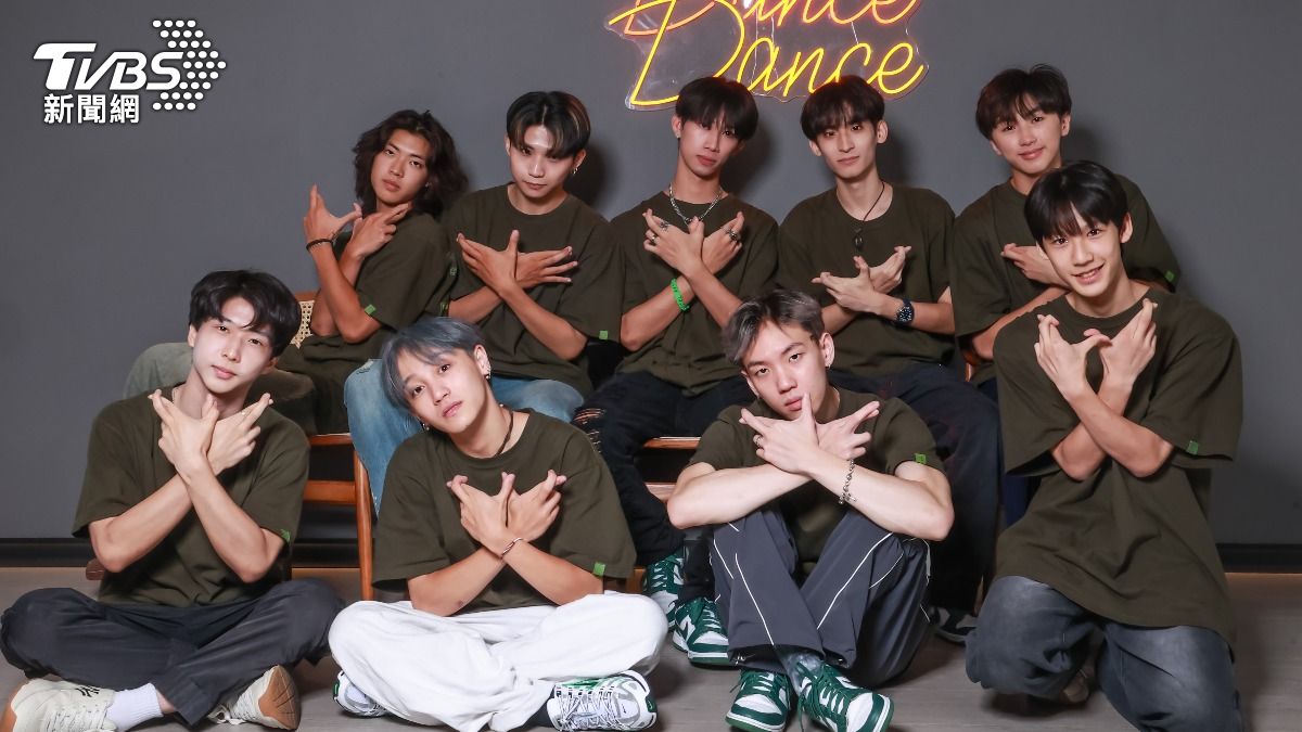 林泓諺(前排左起)、潘永安、花花、小新、曾楷博(後排左起)、Howie、徐紹銘、李雨哲、江遠綸。(圖/趙世平攝)