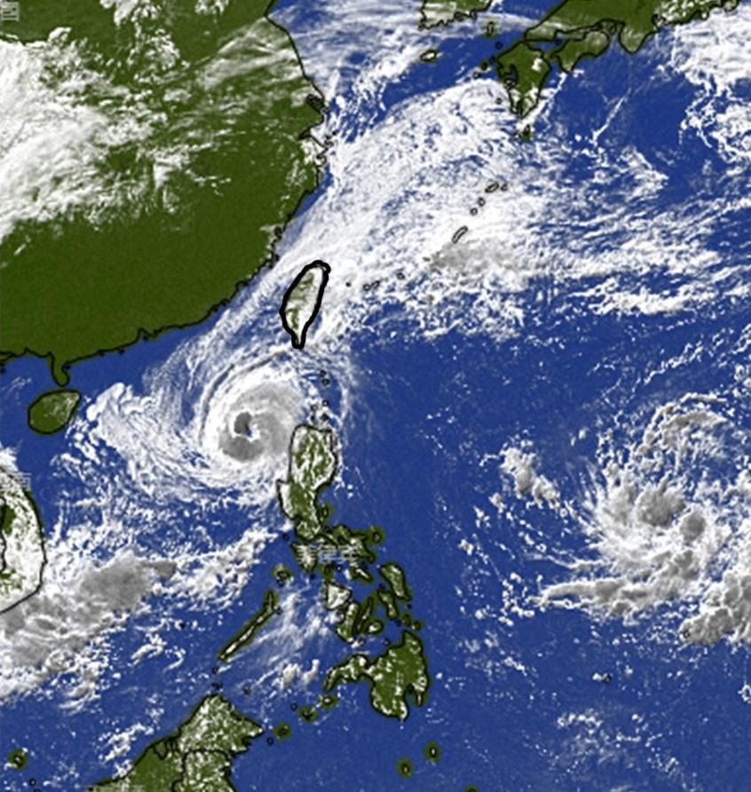 專家直言，颱風若生成，可能發展到「意外的強大」。（圖／翻攝自Windy）
