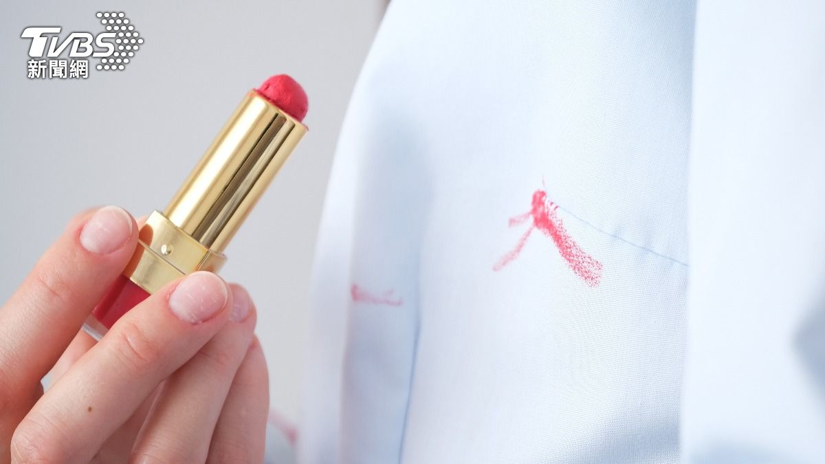 衣服沾到口紅怎麼洗？（示意圖／shutterstock達志影像）