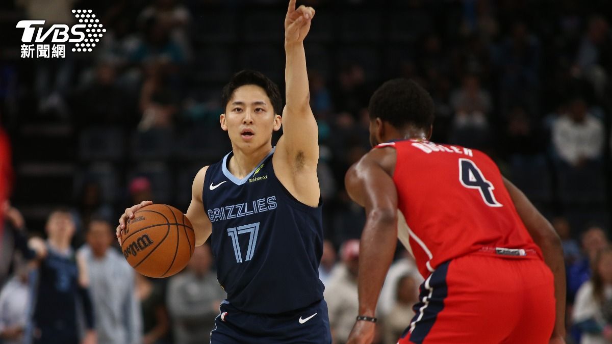日籍後衛河村勇輝今日攻下3分1助攻,並投進NBA生涯的第一顆三分球。(圖/達志影像路透社)