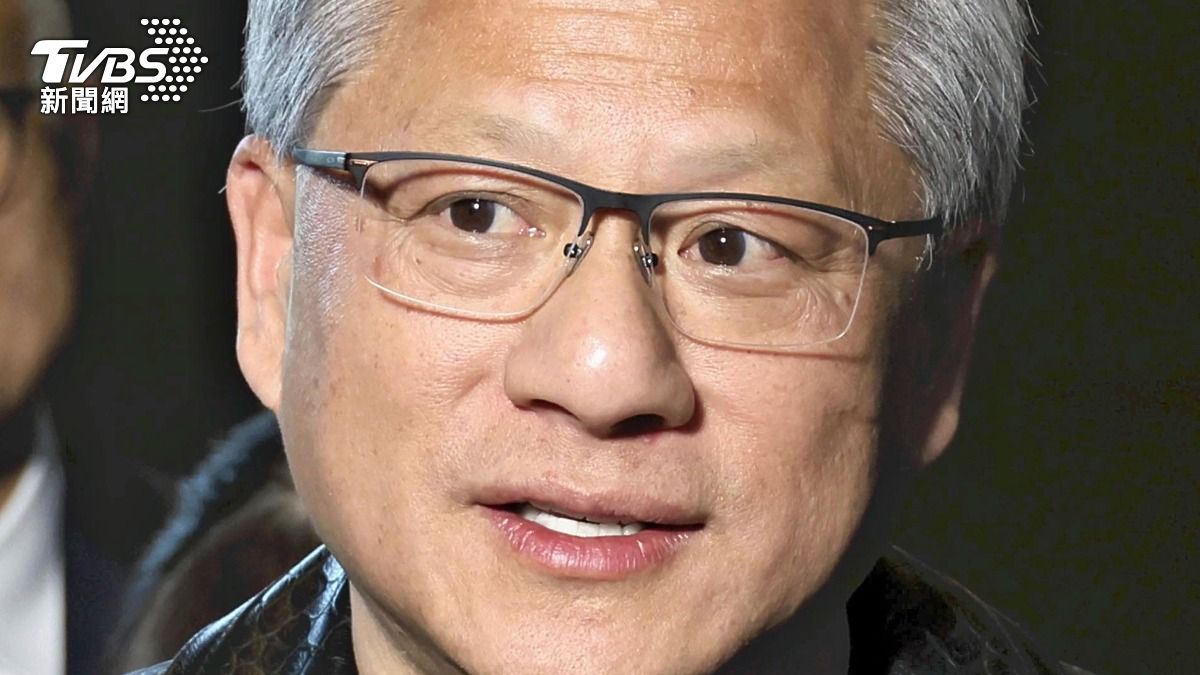 輝達黃仁勳大膽預測:AI運算效能將現「超級摩爾定律」