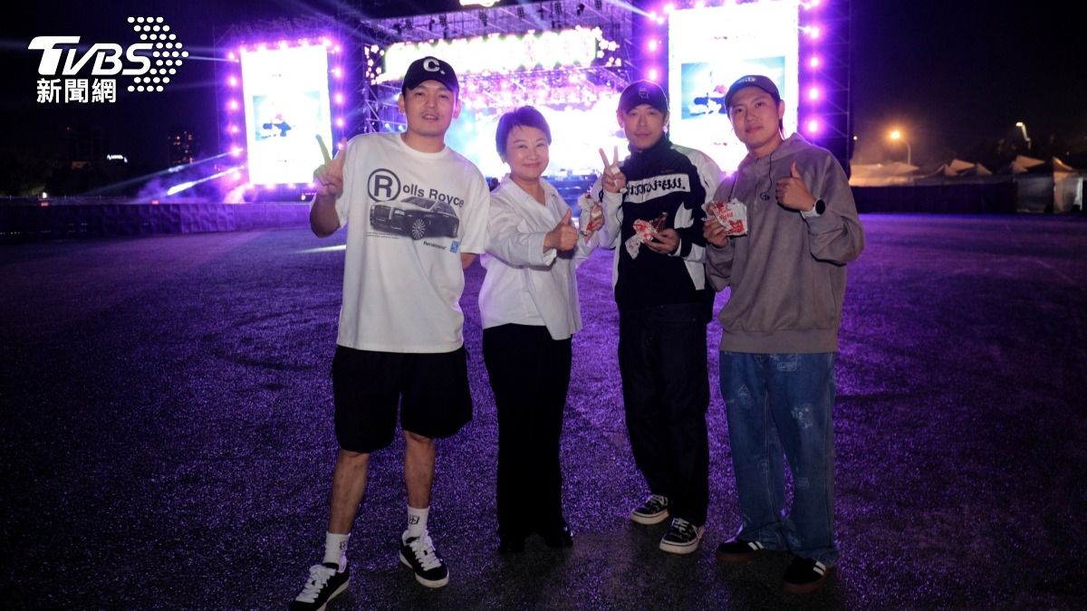 玖壹壹成軍15週年回台中開唱 盧秀燕帶雞排珍奶探班
