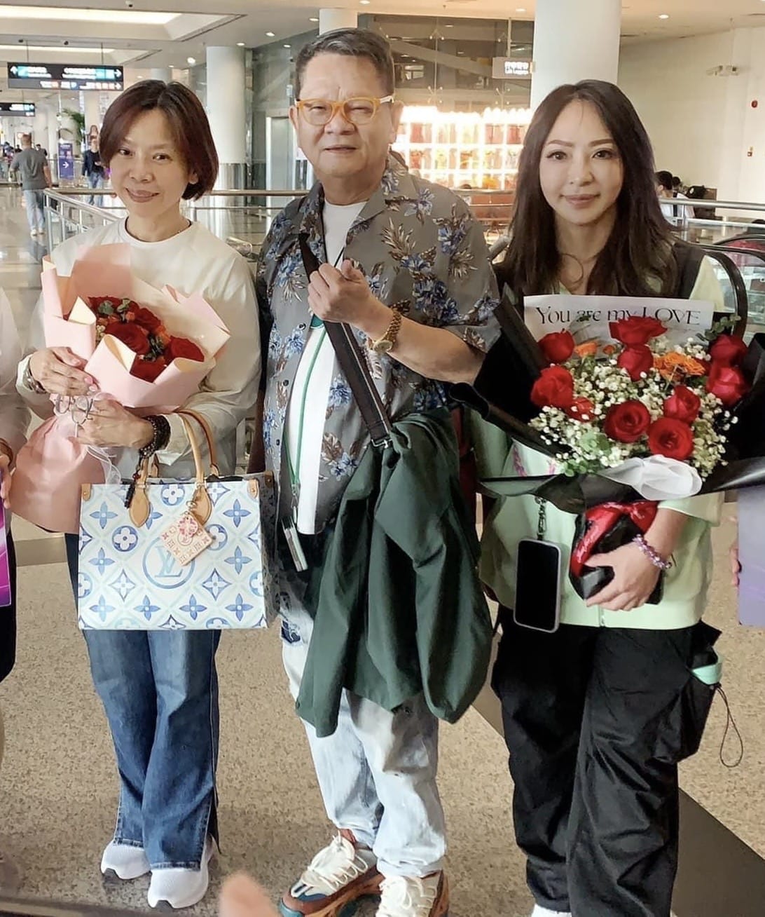 曾心梅(左起)、鄭進一、妞妞。(圖/酷思玩創意工作室提供)