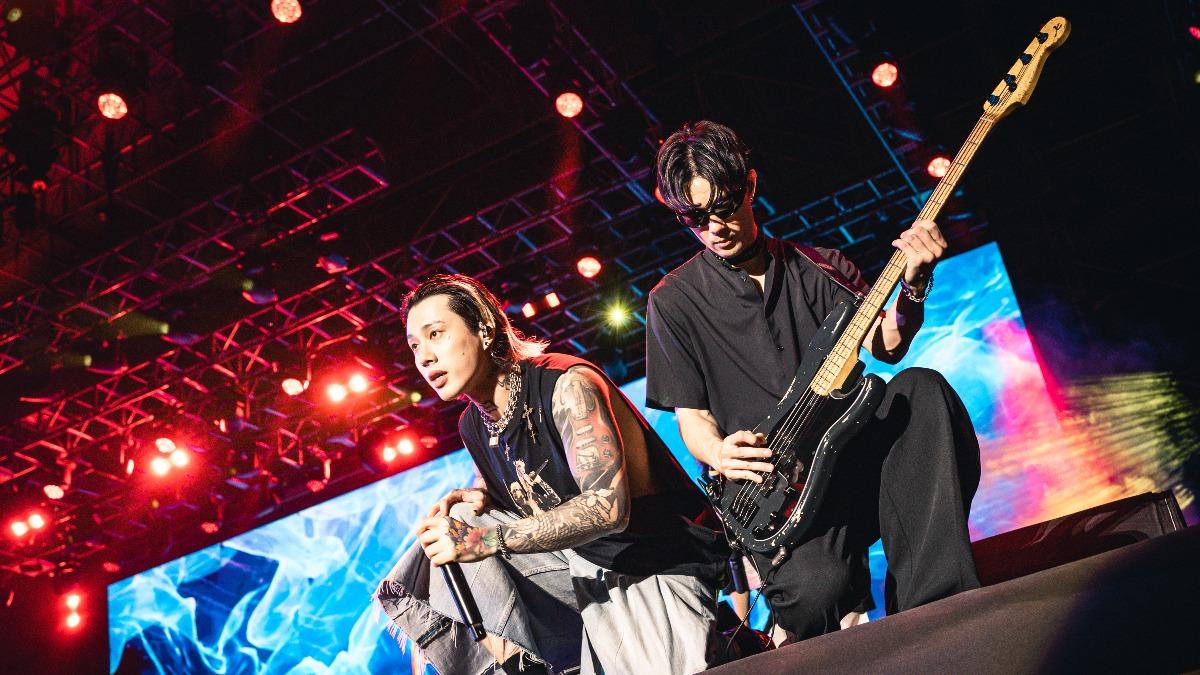 TRASH登上「玖壹壹南北貳路音樂節2024」萬人音樂節。(圖/KKLIVE、混血兒娛樂提供)