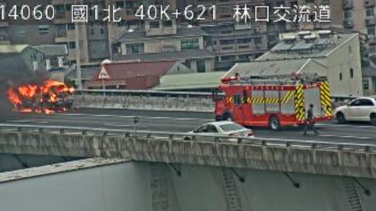 快訊／國道1號五楊高架火燒車　烈焰吞噬休旅車
